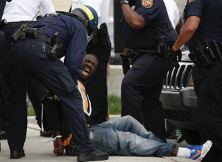 Illustration for article titled Photos: Baltimore in Chaos